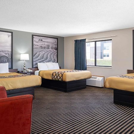Super 8 By Wyndham Humboldt Hotel Exterior photo