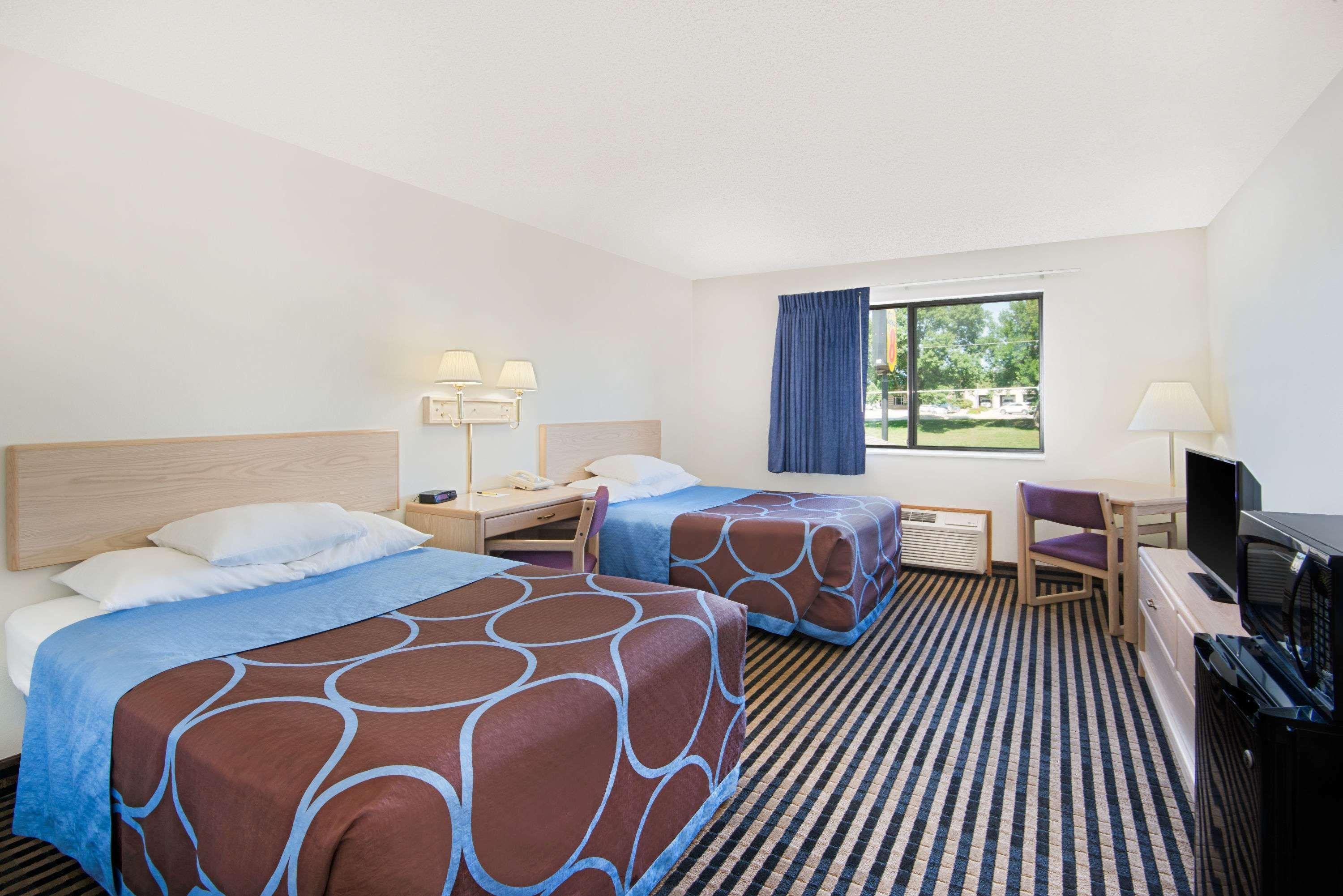 Super 8 By Wyndham Humboldt Hotel Exterior photo