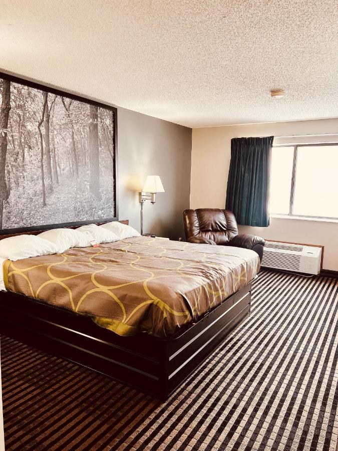 Super 8 By Wyndham Humboldt Hotel Exterior photo