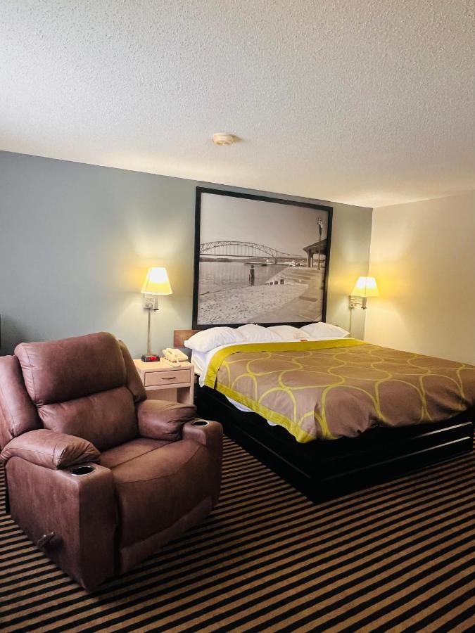 Super 8 By Wyndham Humboldt Hotel Exterior photo