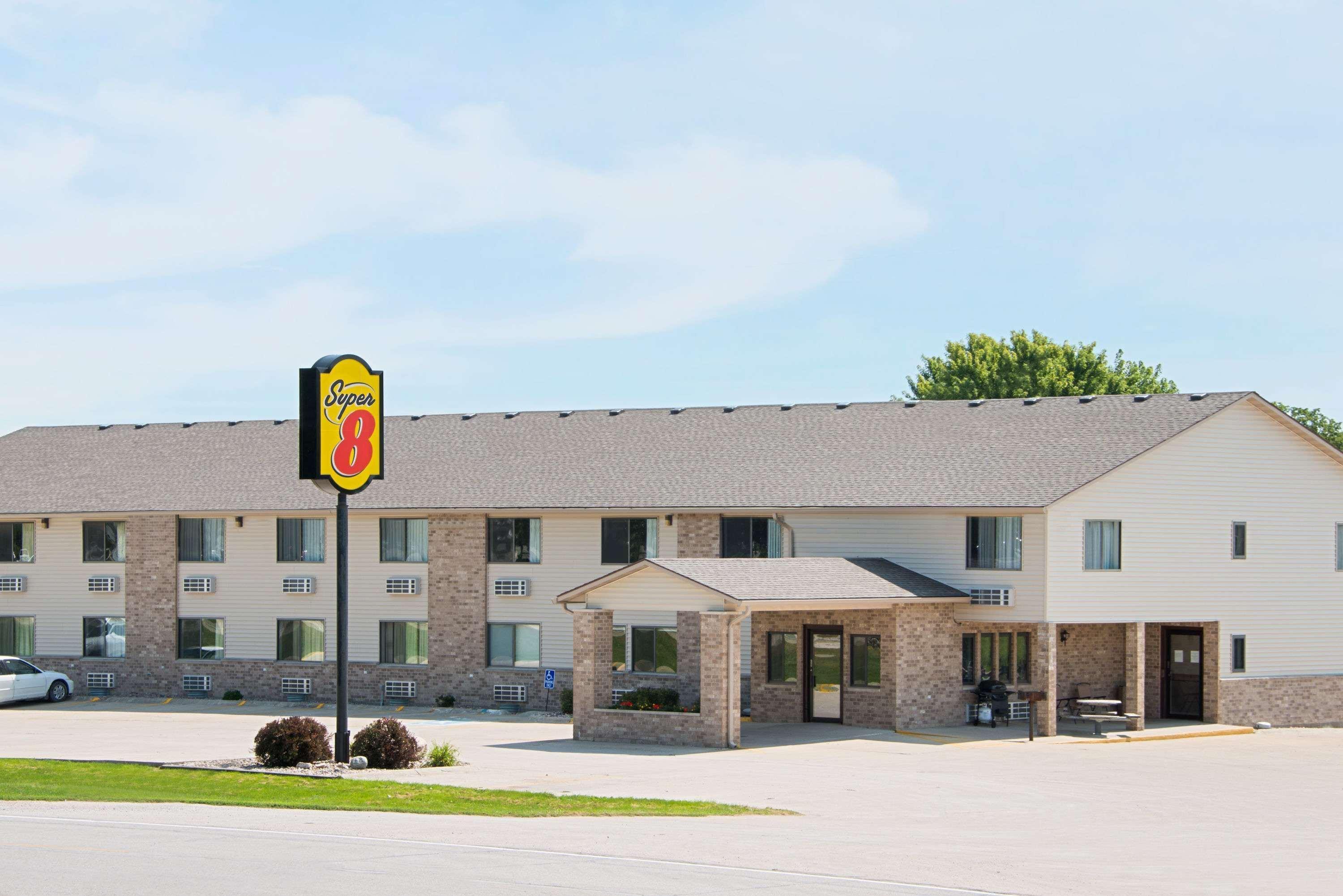 Super 8 By Wyndham Humboldt Hotel Exterior photo