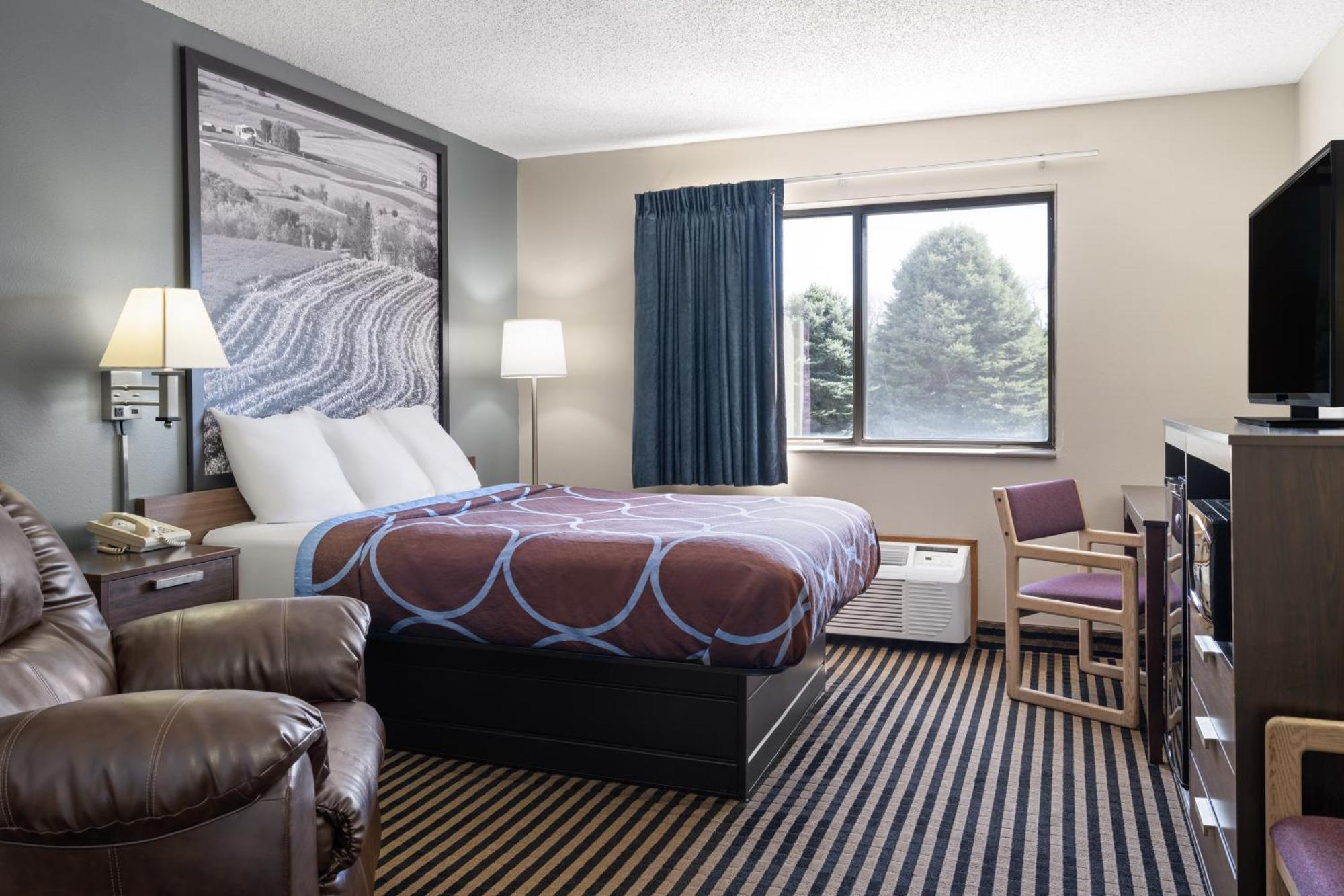Super 8 By Wyndham Humboldt Hotel Exterior photo