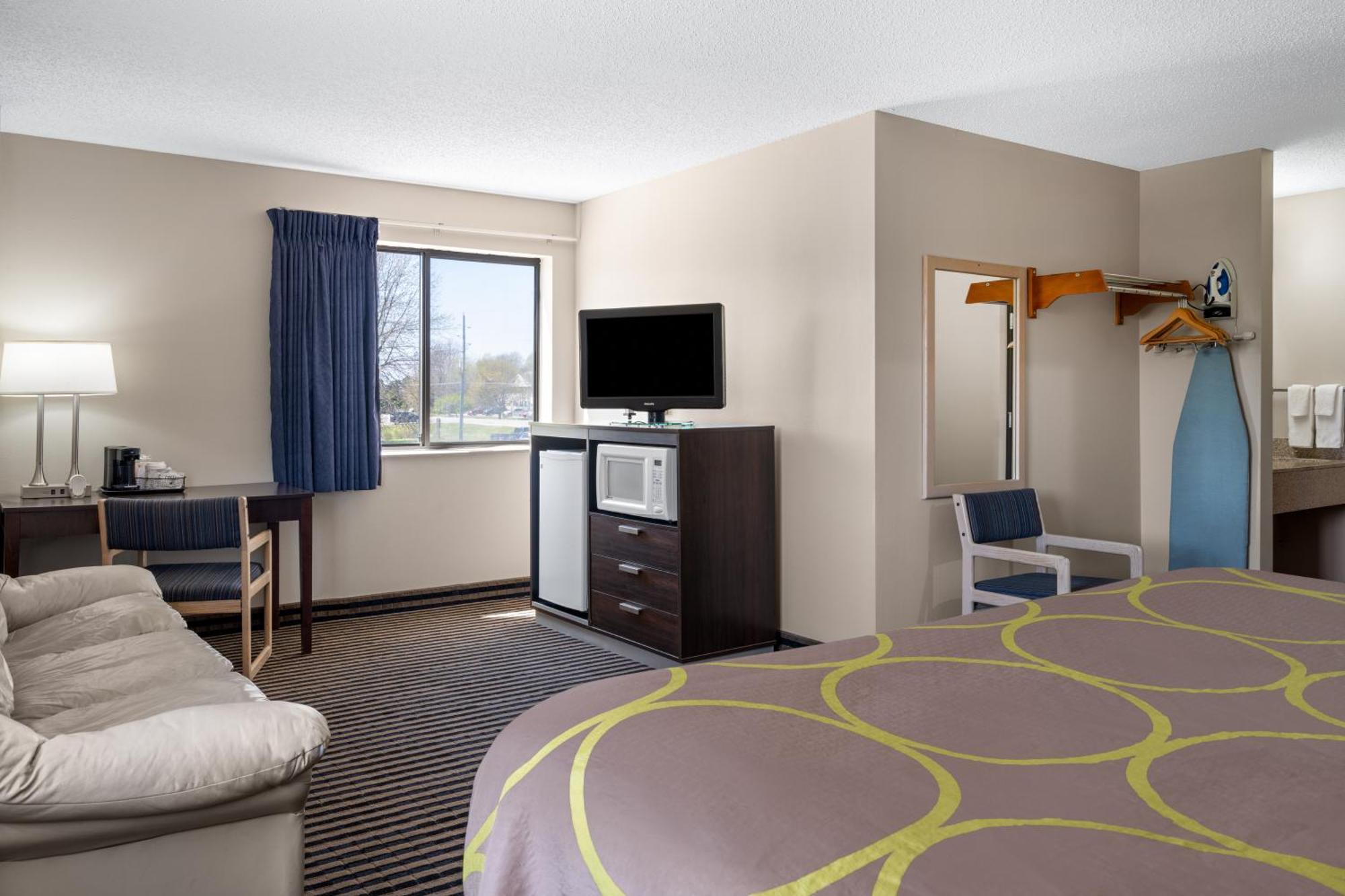 Super 8 By Wyndham Humboldt Hotel Exterior photo