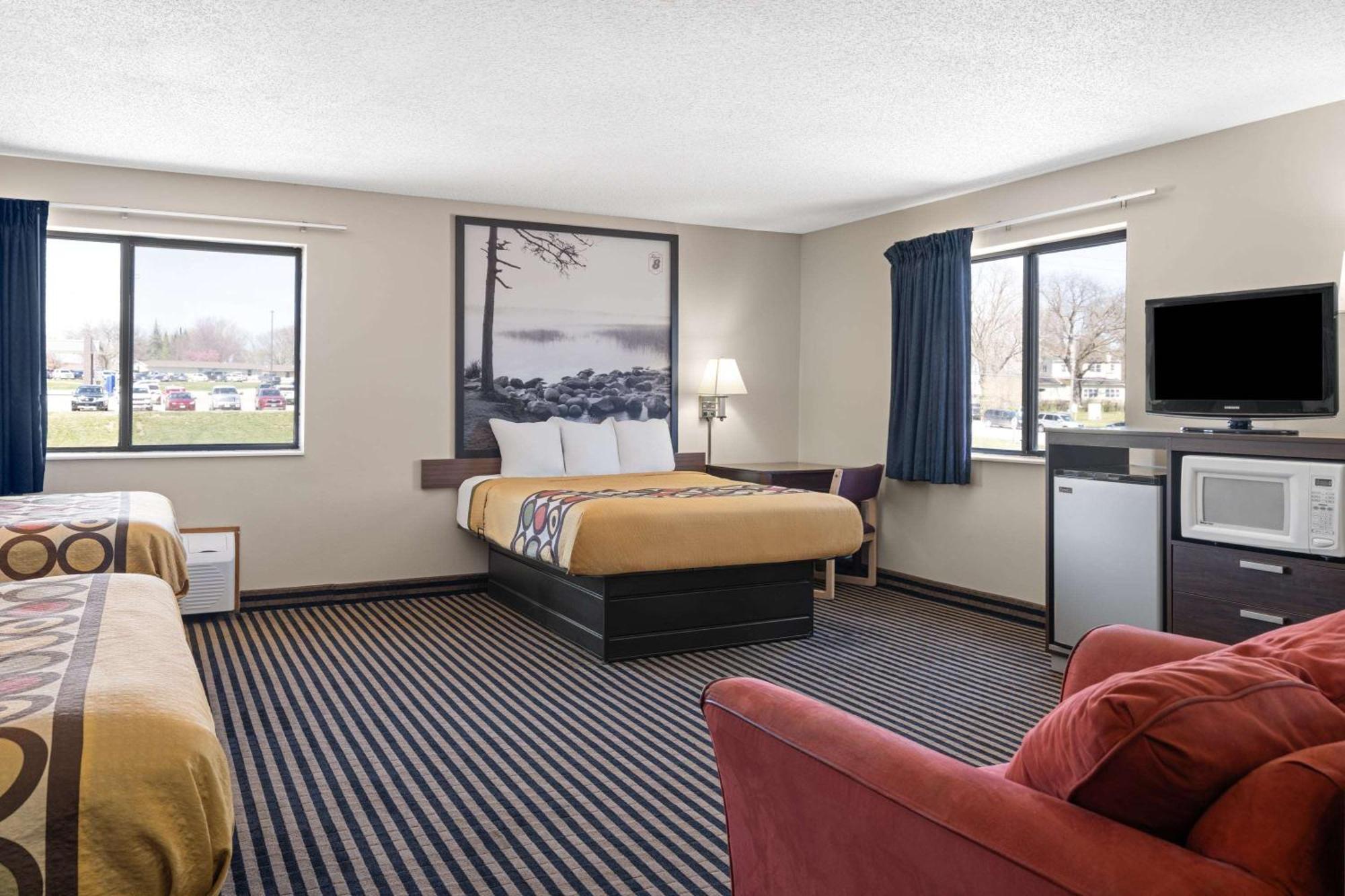 Super 8 By Wyndham Humboldt Hotel Exterior photo